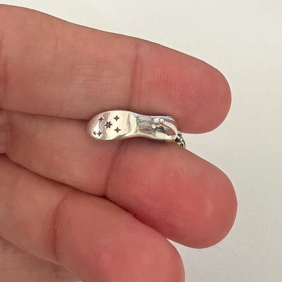 PANDORA DISNEY Cinderella Glass Slipper Charm - Picture 4 of 6